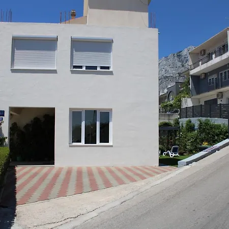 Mare アパート マカルスカ